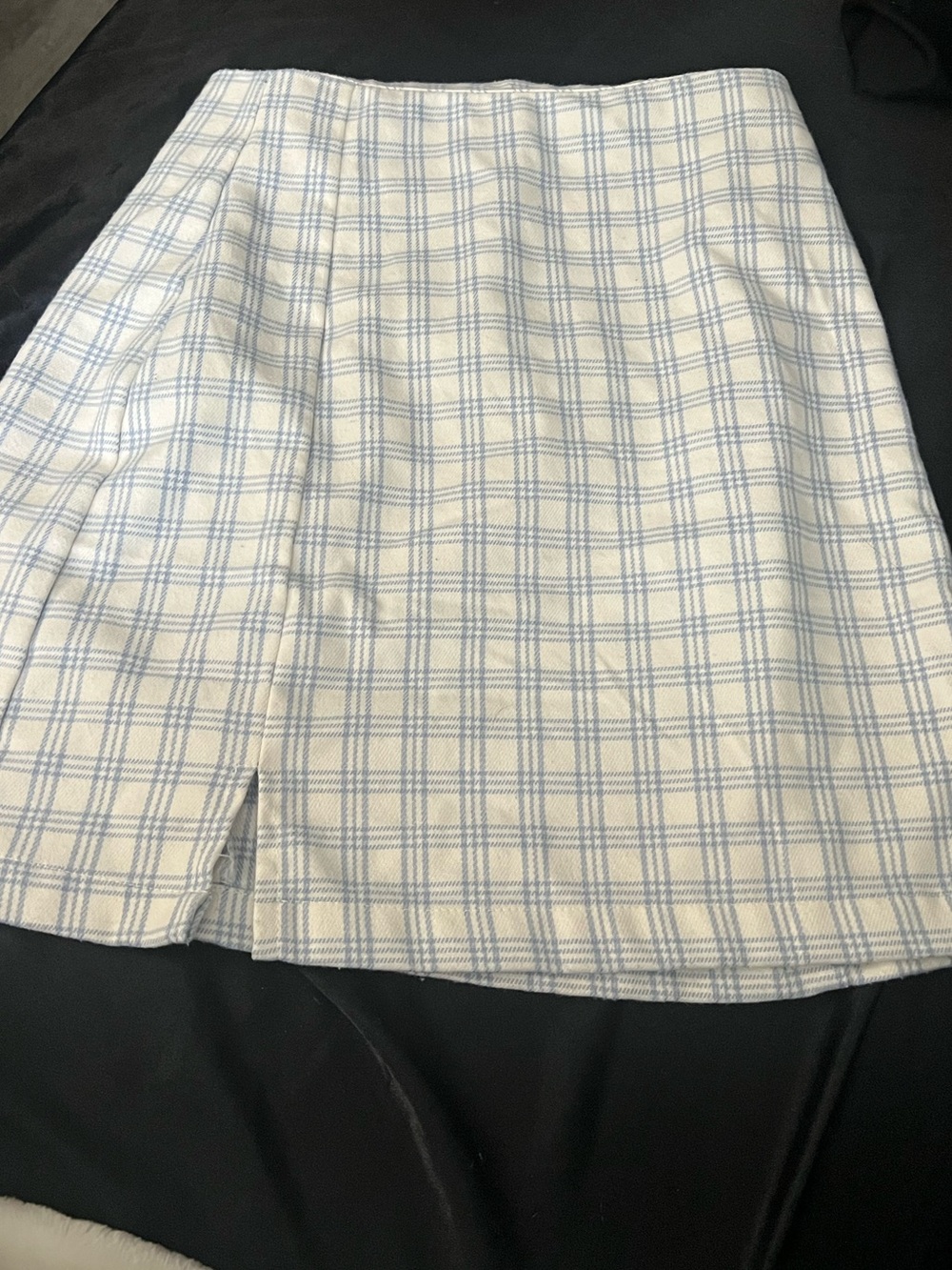 Brandy Melville plaid mini skirt in a white/blue check print - Picture 2 of 4